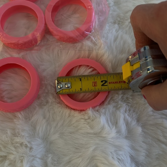 8pcs HOT PINK SILICONE LUGGAGE WHEEL PROTECTORS - Picture 10 of 10